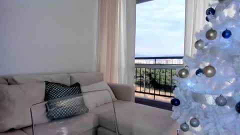 Snapshot of irinatanned chatting on 12/19/25, 01:18 IRINA online show from 12/19/25, 01:18