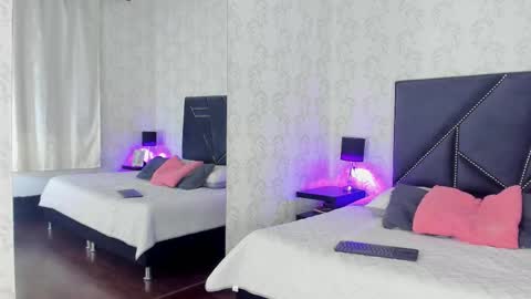 Queen Iris online show from 11/27/25, 03:25