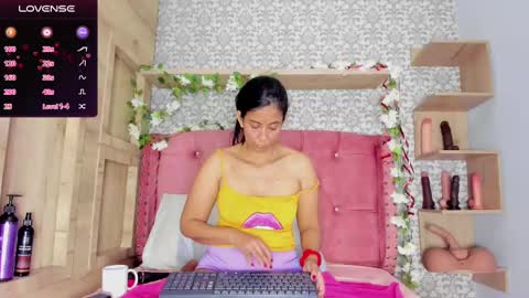 Snapshot of iris_charlotte chatting on 02/24/25, 12:16 Hot Charlotte online show from 02/24/25, 12:16