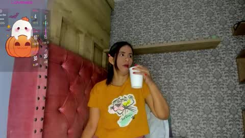 Snapshot of iris_charlotte chatting on 10/23/25, 11:53 Hot Charlotte online show from 10/23/25, 11:53