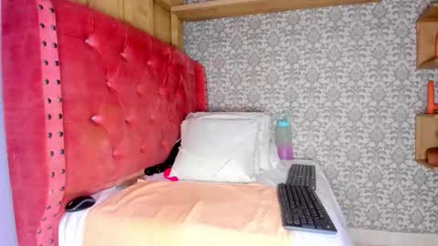 Snapshot of iris_charlotte chatting on 11/10/25, 11:53 Hot Charlotte online show from 11/10/25, 11:53