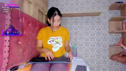 Snapshot of iris_charlotte chatting on 11/21/25, 12:15 Hot Charlotte online show from 11/21/25, 12:15