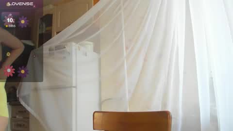 Snapshot of iris_crispy chatting on 11/12/25, 08:04 Iris online show from 11/12/25, 08:04