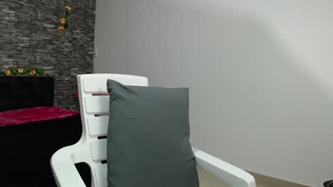 Snapshot of iris_joi chatting on 01/25/25, 02:37 Iirs online show from 01/25/25, 02:37