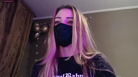 Lily online show from 11/16/25, 04:34