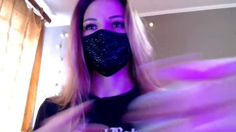 Lily online show from 04/10/26, 12:10