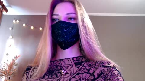 Snapshot of iris_lave chatting on 04/25/26, 03:31 Lily online show from 04/25/26, 03:31