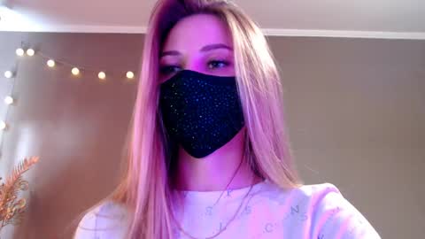 Snapshot of iris_lave chatting on 05/02/26, 02:44 Lily online show from 05/02/26, 02:44