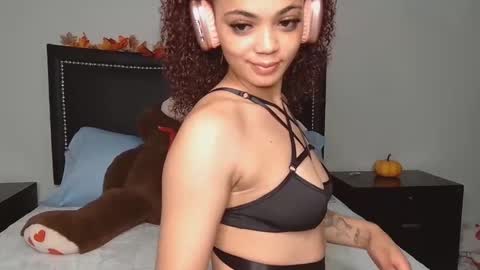 Snapshot of iris_the_squirter chatting on 11/01/25, 02:35 Iris online show from 11/01/25, 02:35