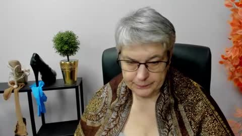 Snapshot of iris_xdesire chatting on 01/02/25, 10:37 I R I S online show from 01/02/25, 10:37