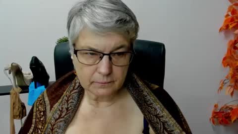 Snapshot of iris_xdesire chatting on 01/22/25, 10:50 I R I S online show from 01/22/25, 10:50