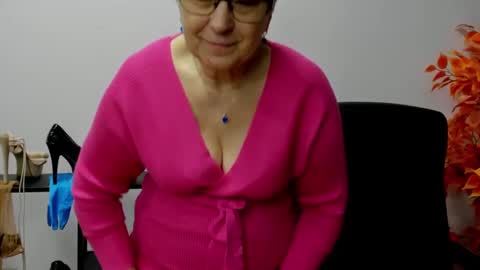 Snapshot of iris_xdesire chatting on 01/24/25, 10:43 I R I S online show from 01/24/25, 10:43