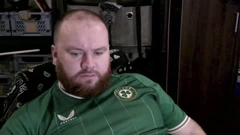 Snapshot of irishdaddy24 chatting on 12/06/24, 04:06 twitter theirishman205 online show from 12/06/24, 04:06