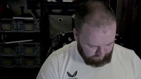 Snapshot of irishdaddy24 chatting on 12/14/24, 04:09 twitter theirishman205 online show from 12/14/24, 04:09