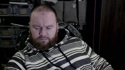 Snapshot of irishdaddy24 chatting on 12/19/24, 05:40 twitter theirishman205 online show from 12/19/24, 05:40