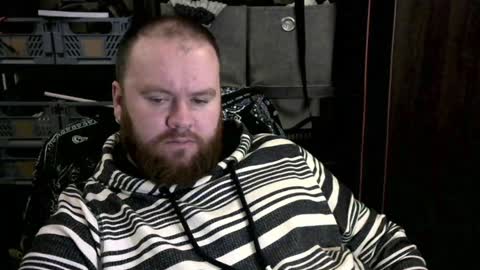 Snapshot of irishdaddy24 chatting on 12/19/24, 10:21 twitter theirishman205 online show from 12/19/24, 10:21