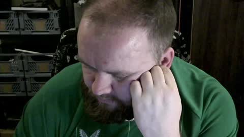 Snapshot of irishdaddy24 chatting on 12/20/24, 09:17 twitter theirishman205 online show from 12/20/24, 09:17