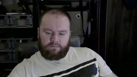 Snapshot of irishdaddy24 chatting on 12/24/24, 04:08 twitter theirishman205 online show from 12/24/24, 04:08