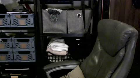 Snapshot of irishdaddy24 chatting on 12/28/24, 09:40 twitter theirishman205 online show from 12/28/24, 09:40