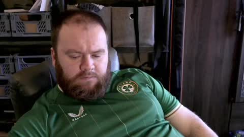 Snapshot of irishdaddy24 chatting on 01/07/25, 03:54 twitter theirishman205 online show from 01/07/25, 03:54