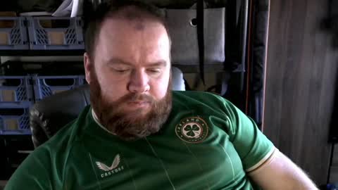 Snapshot of irishdaddy24 chatting on 01/09/25, 01:35 twitter theirishman205 online show from 01/09/25, 01:35