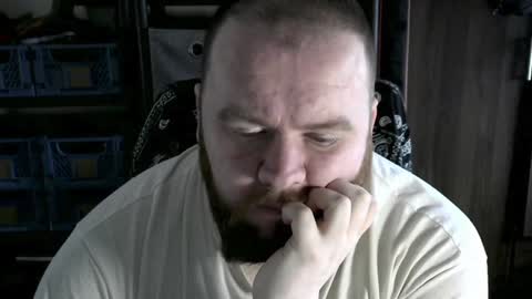 Snapshot of irishdaddy24 chatting on 02/08/25, 12:39 twitter theirishman205 online show from 02/08/25, 12:39