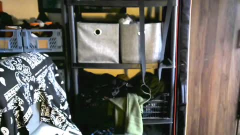 Snapshot of irishdaddy24 chatting on 03/02/25, 03:48 twitter theirishman205 online show from 03/02/25, 03:48