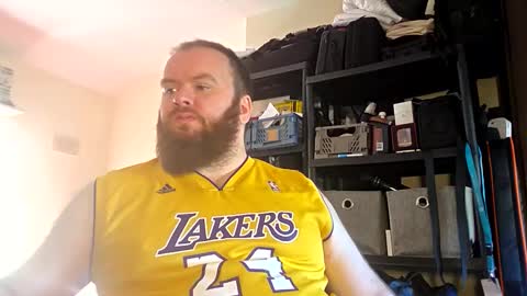 Snapshot of irishdaddy24 chatting on 10/19/25, 09:32 twitter theirishman205 online show from 10/19/25, 09:32