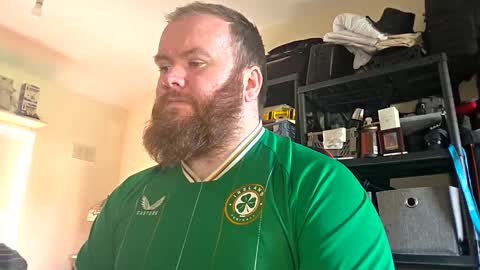 Snapshot of irishdaddy24 chatting on 10/28/25, 11:47 twitter theirishman205 online show from 10/28/25, 11:47