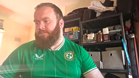 Snapshot of irishdaddy24 chatting on 10/29/25, 12:40 twitter theirishman205 online show from 10/29/25, 12:40