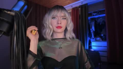 Snapshot of irisice chatting on 12/15/25, 10:47 Miss Iris Fansly Miss Iris new inst. online show from 12/15/25, 10:47