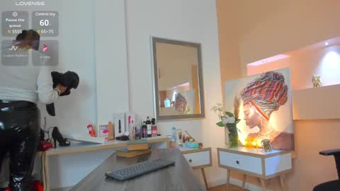 Snapshot of iriss_1 chatting on 12/23/24, 01:24 Iriss online show from 12/23/24, 01:24