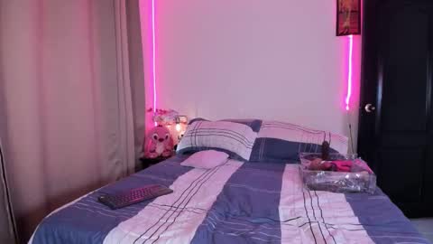 Snapshot of iriss_1 chatting on 12/15/25, 08:13 Iriss online show from 12/15/25, 08:13