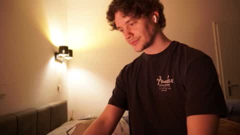 Snapshot of ironthud chatting on 11/21/25, 09:57 Sam online show from 11/21/25, 09:57