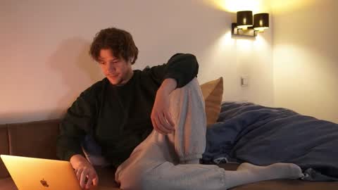 Snapshot of ironthud chatting on 11/24/25, 10:53 Sam online show from 11/24/25, 10:53