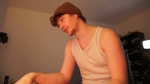 Snapshot of ironthud chatting on 12/18/25, 09:32 Sam online show from 12/18/25, 09:32