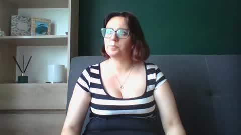 Snapshot of irresistibleparis chatting on 07/14/26, 10:21 Paris online show from 07/14/26, 10:21