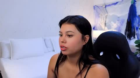 Snapshot of isa__cute chatting on 10/29/25, 03:53 ISA online show from 10/29/25, 03:53