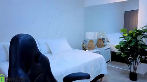 Snapshot of isa__cute chatting on 11/11/25, 04:12 ISA online show from 11/11/25, 04:12