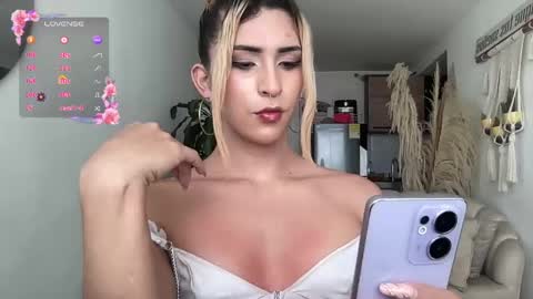 Isabella online show from 05/20/26, 07:53