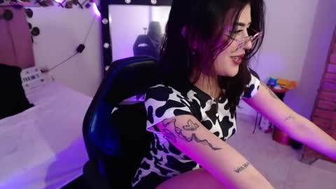 Snapshot of isa_bunny18 chatting on 11/08/25, 01:06 isabela online show from 11/08/25, 01:06