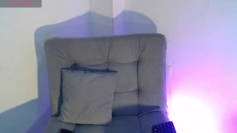 Snapshot of isa_hall chatting on 12/20/25, 03:02 Isabella Hall online show from 12/20/25, 03:02