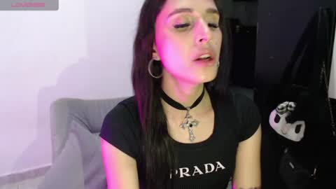 Isabella Hall online show from 07/25/26, 10:51