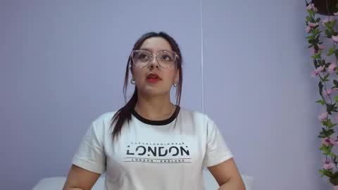 Snapshot of isa_jones1 chatting on 12/14/24, 01:06 isa_jones1 online show from 12/14/24, 01:06