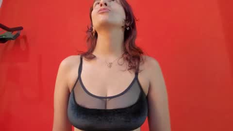 Snapshot of isa_kis_1 chatting on 02/12/25, 11:51 Isabella online show from 02/12/25, 11:51