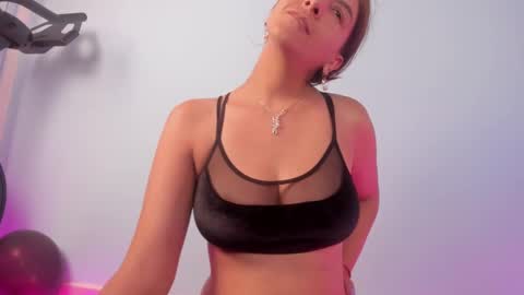 Snapshot of isa_kis_1 chatting on 03/01/25, 06:32 Isabella online show from 03/01/25, 06:32