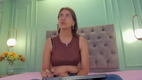 Snapshot of isa_kis_1 chatting on 03/07/25, 12:45 Isabella online show from 03/07/25, 12:45