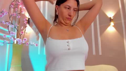 Isabella online show from 11/09/25, 11:52