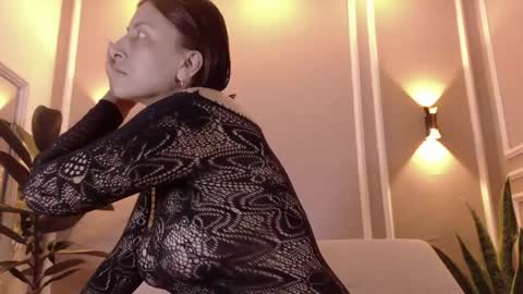 Isabella online show from 04/02/26, 12:14