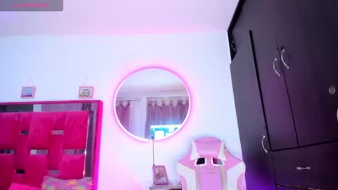 isa_lovestory online show from 06/12/26, 01:04